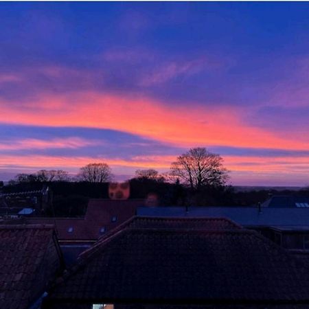 Sunset View, 2 Bedrooms In The Heart Of Holt With Parking Exteriér fotografie