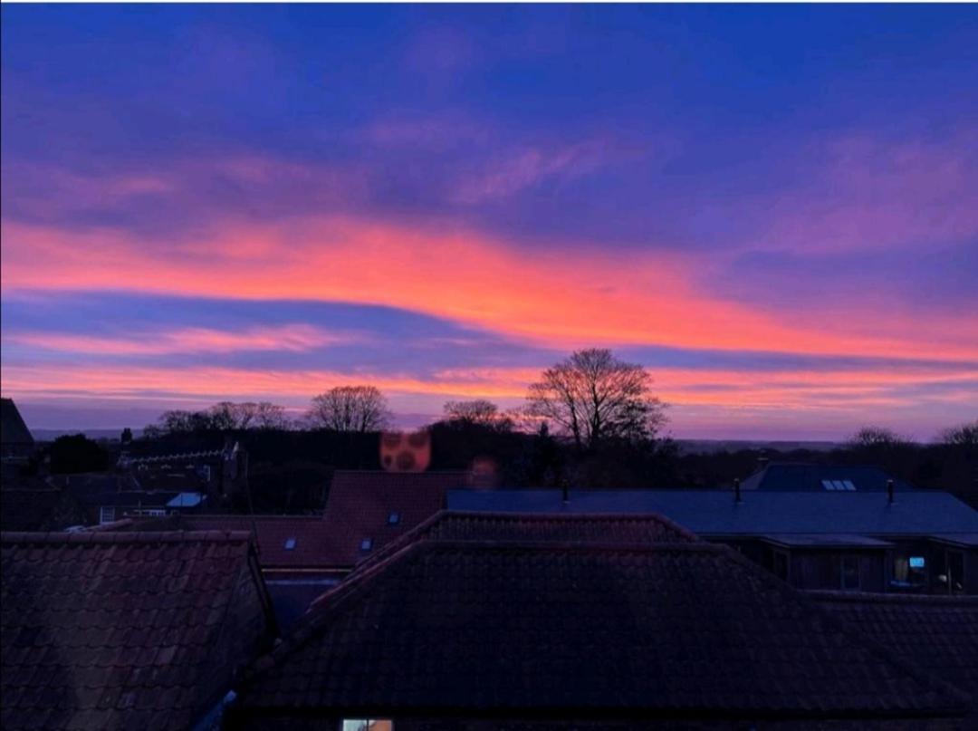 Sunset View, 2 Bedrooms In The Heart Of Holt With Parking Exteriér fotografie